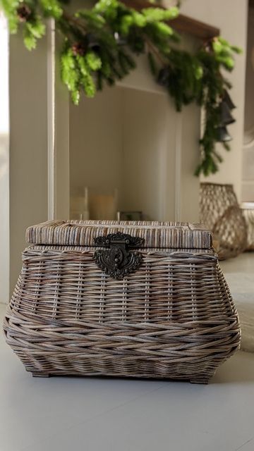 Truhlica z ratanu s dreveným rámom a kovovým uzáverom 40x30xH30cm 47249 - obrázok 1